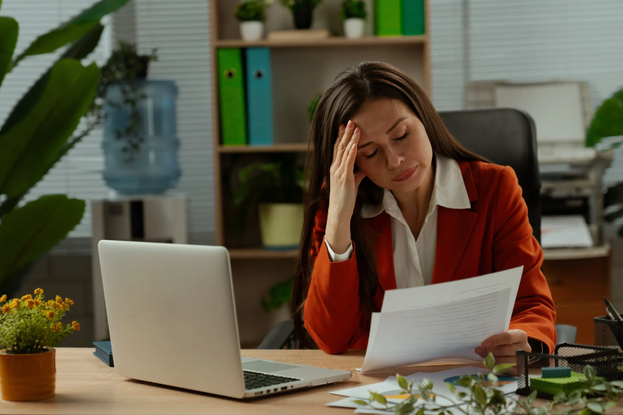 Lo que nadie te cuenta sobre el estrés laboral y cómo afecta tu energía